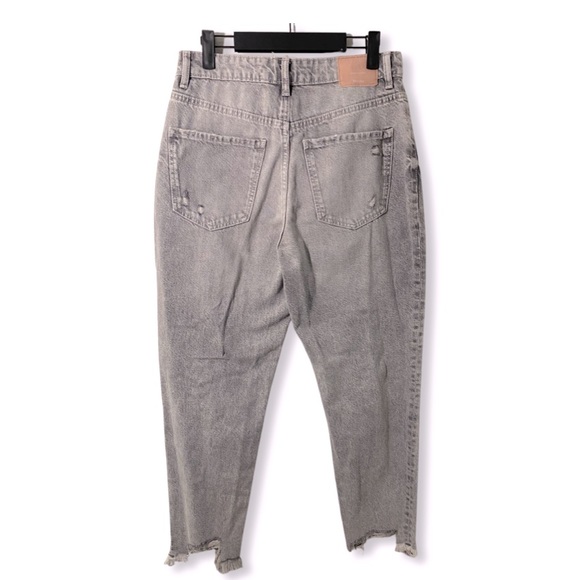 BERSHKA - DISTRESSED MOM JEANS IN LIGHT GRAY - Picture 4 of 5